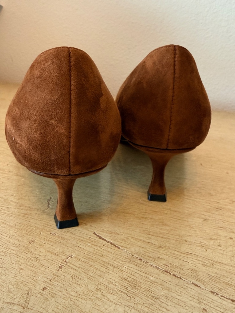 Ann Taylor Suede Kitten Heel - Picture 4 of 8